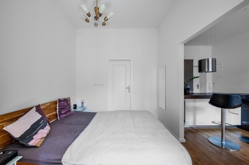 Great In The Hype Neighborhood Apartment Prague